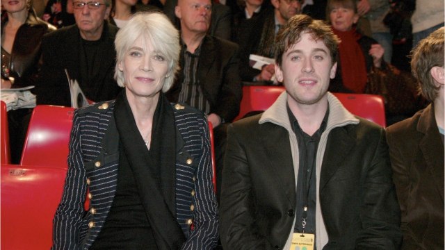 GALA VIDEO - Thomas Dutronc : pourquoi Françoise Hardy s’emballe sur l’euthanasie selon lui