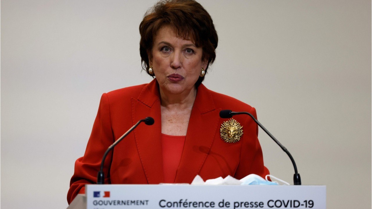GALA VIDEO - Roselyne Bachelot au cœur d’une polémique embarrassante