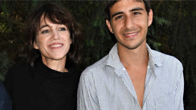 GALA VIDEO - Charlotte Gainsbourg, ses aînés Ben et Alice ne vivent plus avec elle : « Les voir partir est difficile