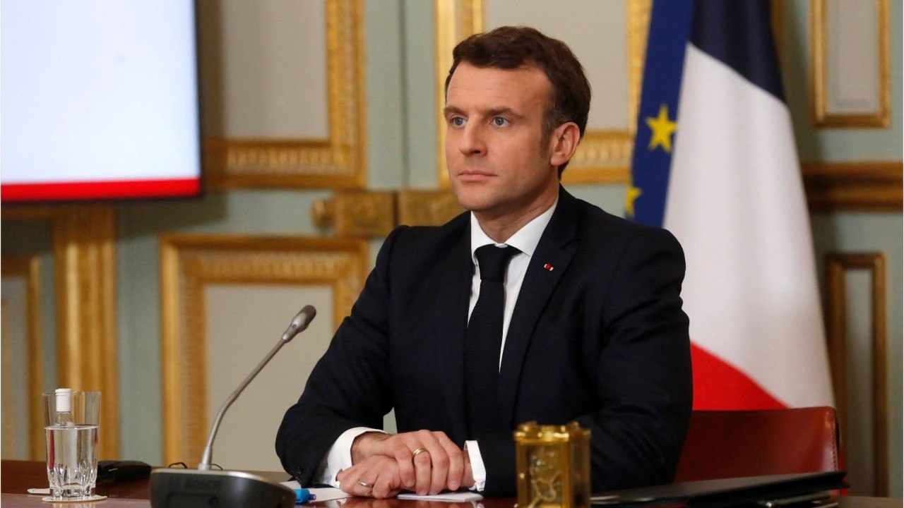 GALA VIDEO - « Les dagues sont aiguisées " : Emmanuel Macron face à un nouveau rival pour 2022.