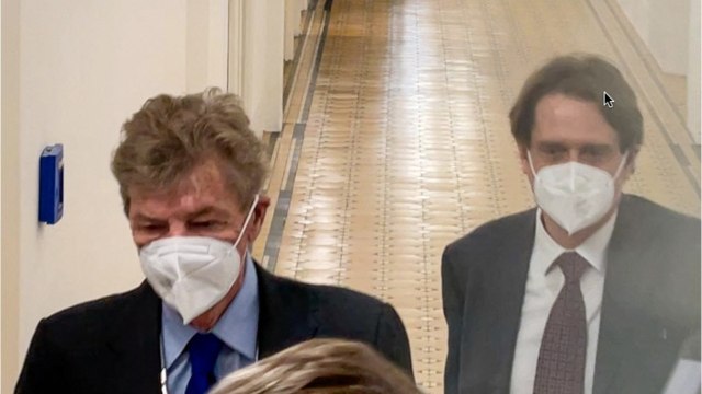 GALA VIDEO - Ernst August de Hanovre trouvera-t-il refuge auprès de Caroline de Monaco ?