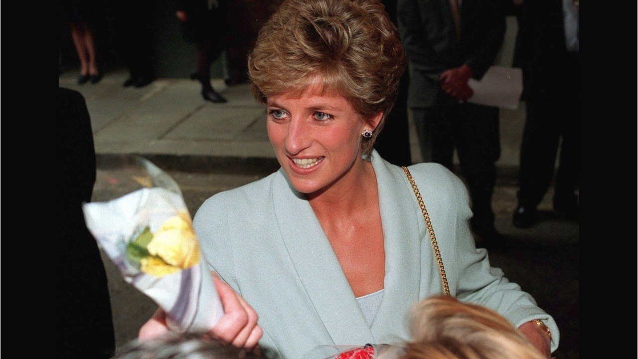 GALA VIDEO - Le prince William « parle constamment à ses enfants de mamie Diana "… Ces révélations touchantes