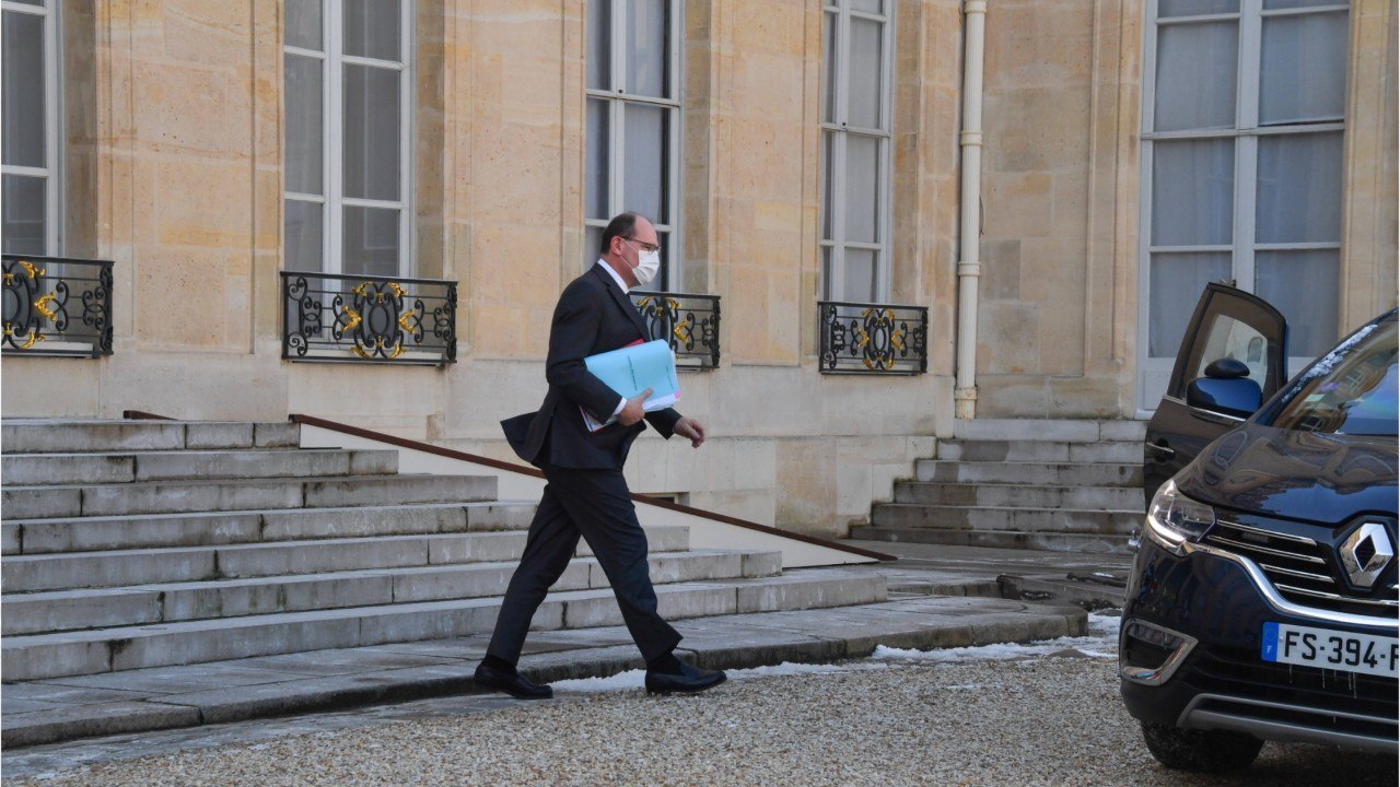 GALA VIDEO - « Un Covid cluster au gouvernement " ? Gabriel Attal répond suite aux nombreux ministres testés positifs.