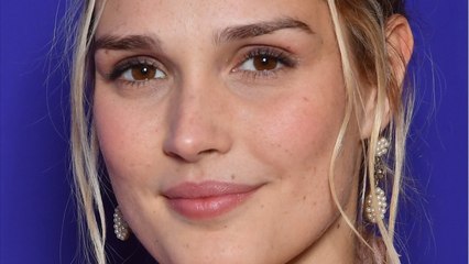 GALA VIDEO - Camille Lou très éprouvée par sa rupture : « Je ne pesais plus que 50 kilos ".