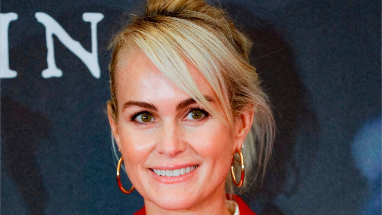 GALA VIDEO - Laeticia Hallyday et Jalil Lespert fusionnels : elle ne veut pas qu’il rentre à Paris