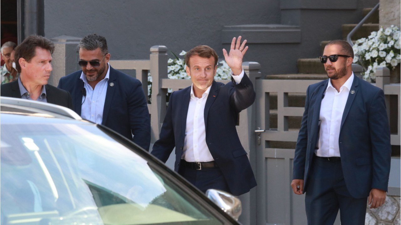 GALA VIDEO - « Tu as vu, Brigitte est là… " : Brigitte Macron ne peut plus passer incognito au Touquet