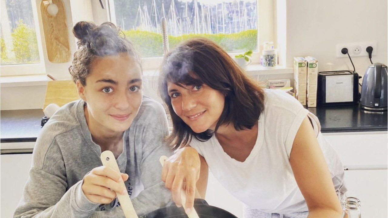 support copy GALA VIDEO - PHOTO – Estelle Denis : sa fille Victoire Domenech est son portrait craché. (1)