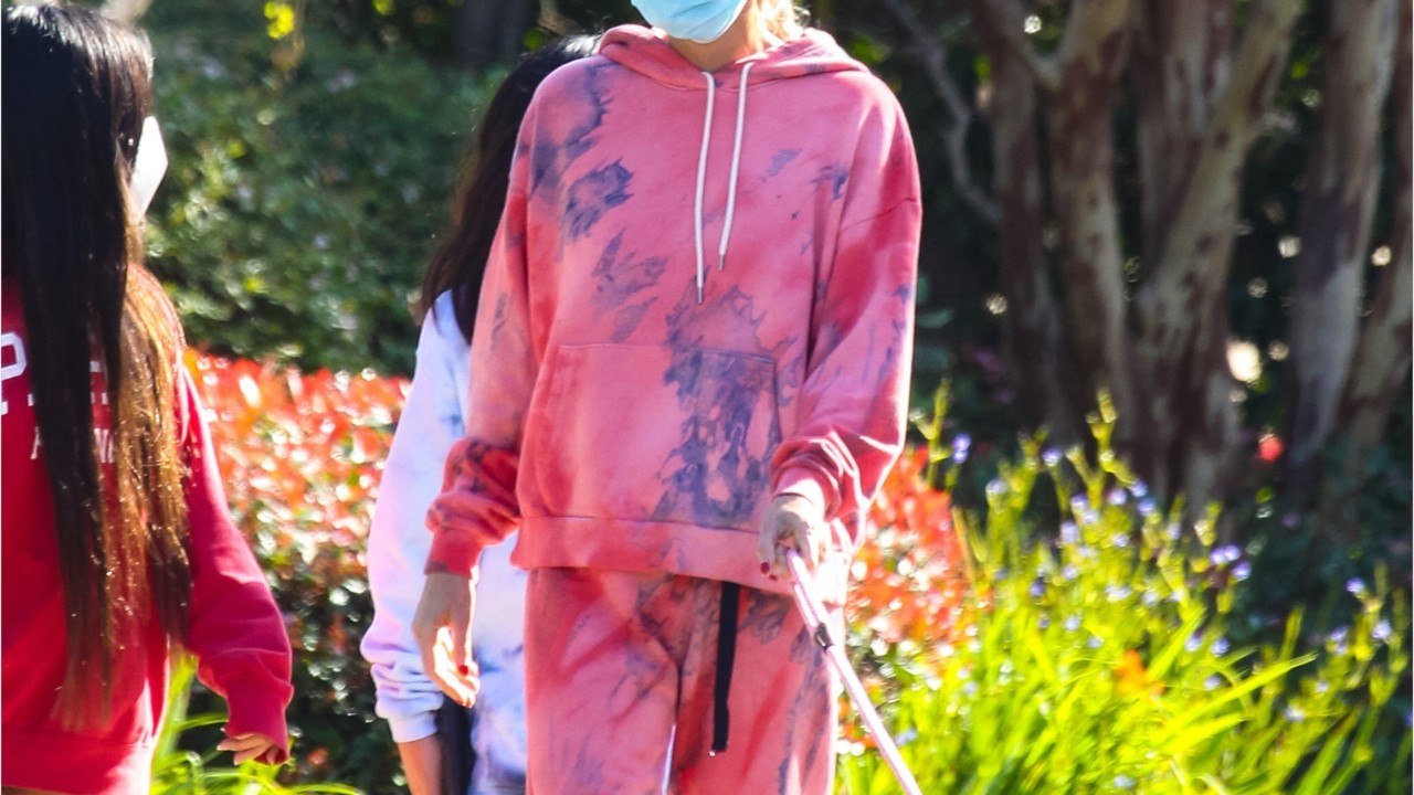 GALA VIDEO - PHOTO – Jalil Lespert tout sourire près de la piscine à Saint-Barth : Laeticia joue les photographes