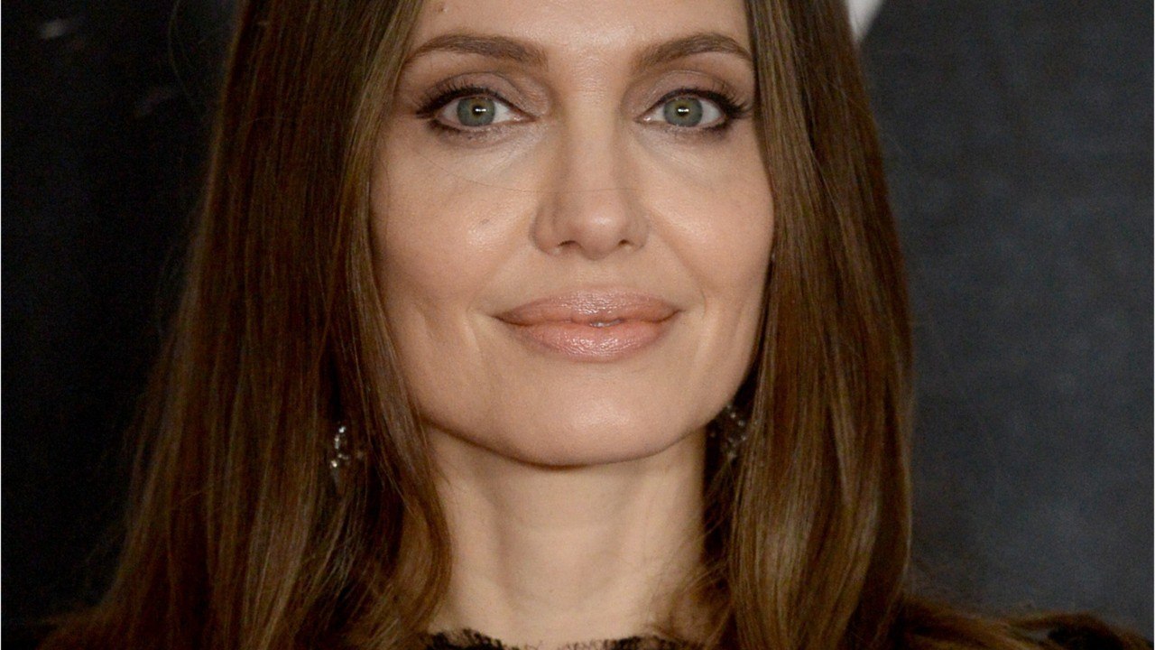 GALA VIDEO - Angelina Jolie et son quotidien avec 6 enfants : « Ils sont tous plutôt débrouillards "