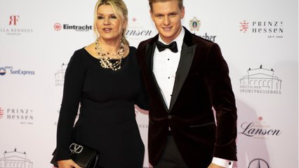 GALA VIDEO - Michael Schumacher convalescent : des images inédites bientôt dévoilées par sa famille