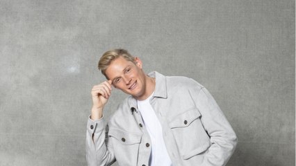 GALA VIDEO - Eurovision : Terence James en lice, découvrez qui est Sophie, sa fiancée et « reine du shopping "