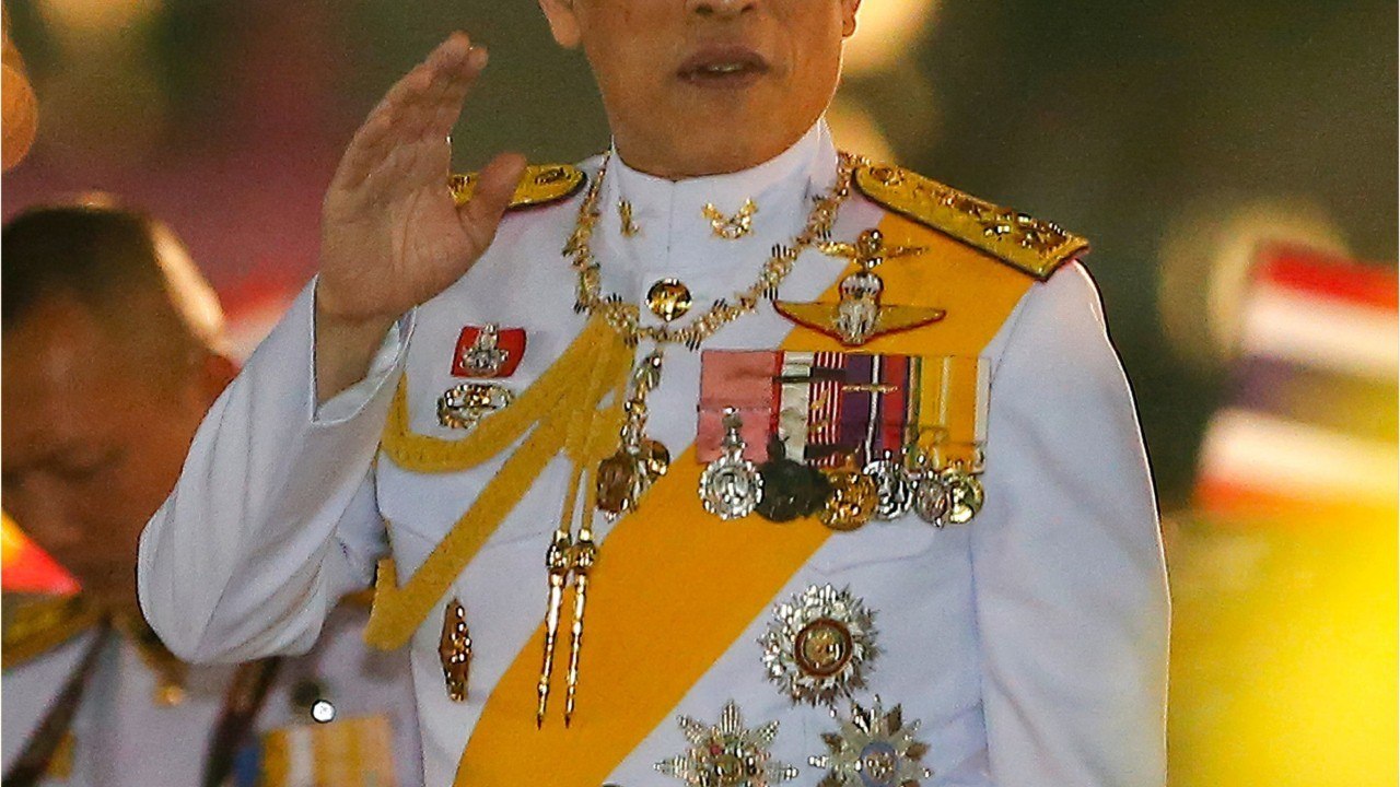 GALA VIDEO - Roi de Thaïlande : sa maîtresse Sineenat élevée au rang de reine… c’est la guerre au palais !