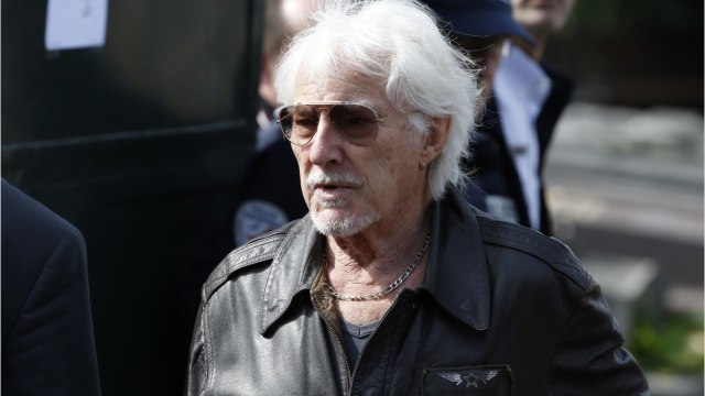 GALA VIDEO - « Je ne suis pas polygame : Hugues Aufray en colère contre « une déferlante immonde