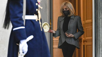 GALA VIDEO - Emmanuel et Brigitte Macron : leur galette des rois pas très festive à l'Élysée.