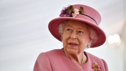 GALA VIDEO - Elizabeth II, 94 ans, isolée pour Noël : Charles revoit ses plans