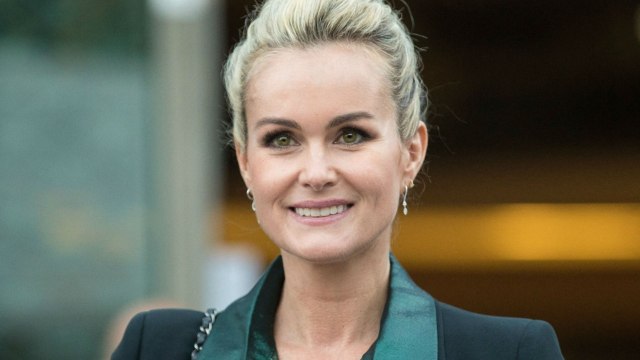 GALA VIDEO - Laeticia Hallyday sur la tombe de Johnny avec Jalil Lespert : ce geste fort
