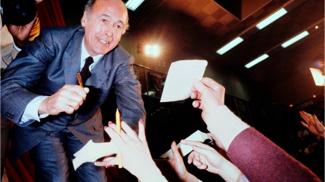 GALA VIDEO - Valéry Giscard d'Estaing séducteur éconduit : le jour où son invitée s'est réfugiée dans sa chambre