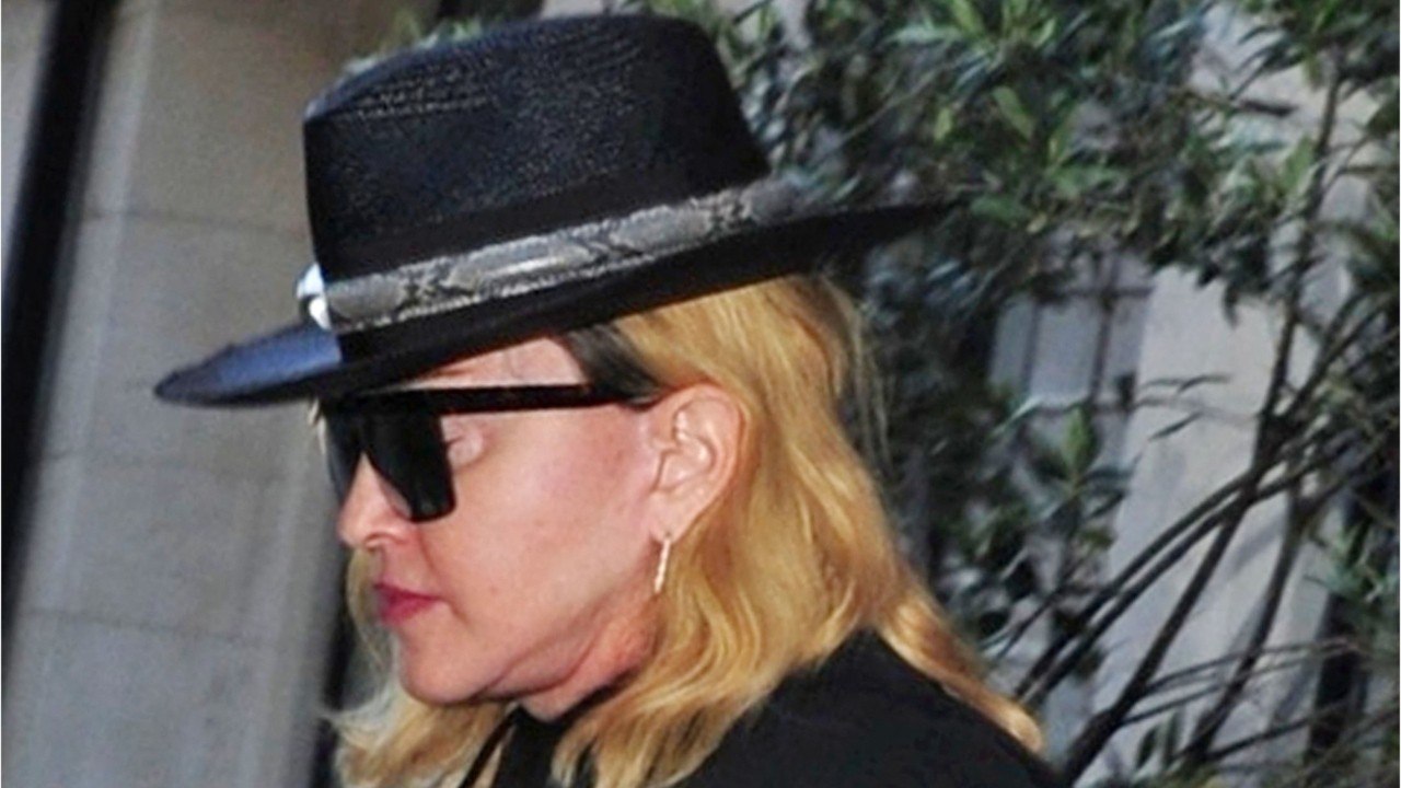 GALA VIDÉO - Mort de Diego Maradonna : la boulette des internautes qui a déstabilisé Madonna