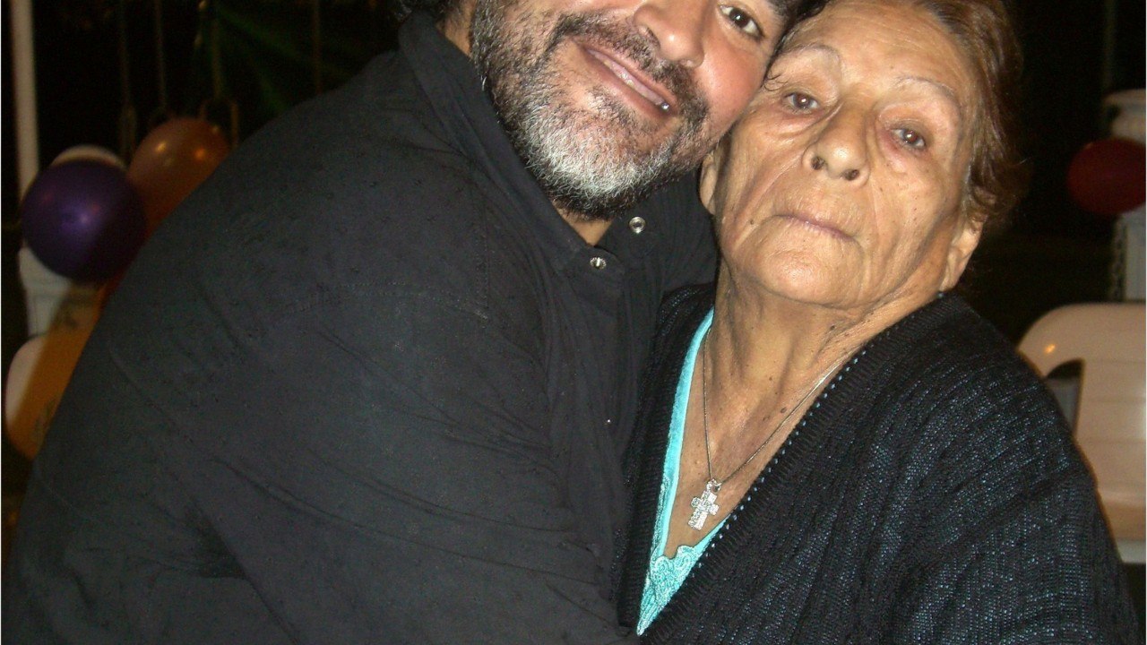 GALA VIDEO - Diego Maradona « privé de liberté " avant sa mort ? Ses filles étaient inquiètes