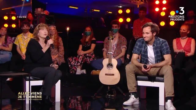 GALA VIDÉO - Quand Jane Birkin se vautrait sur un célèbre acteur avec délectation