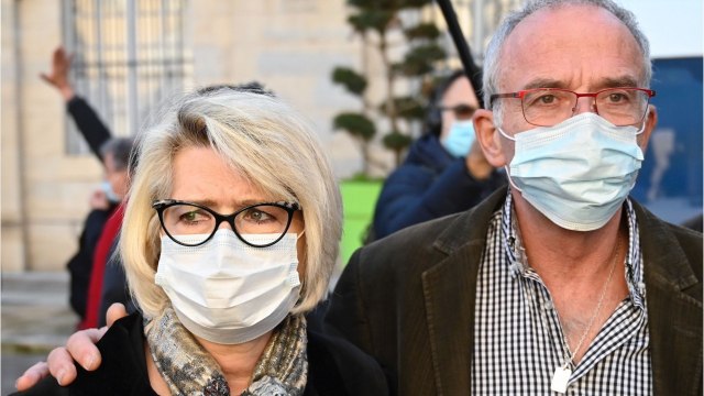 GALA VIDEO - Jonathann Daval en pleurs, le geste très émouvant de la mère d'Alexia en plein procès