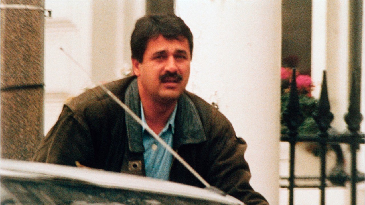 GALA VIDEO - Diana : son dernier grand amour, le « merveilleux " Hasnat Khan a bien changé