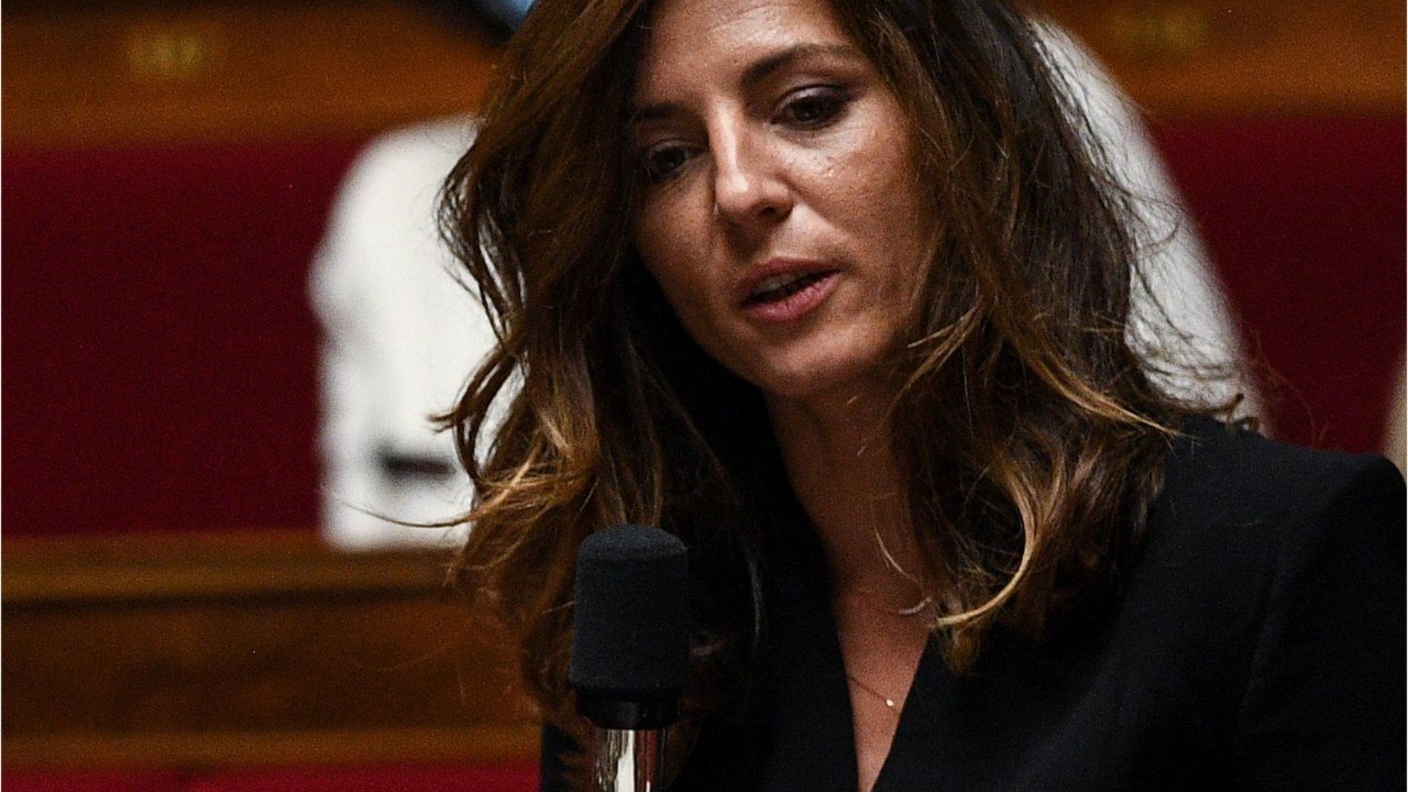 GALA VIDEO - "Une propagande complotiste" : Coralie Dubost scandalisée par un documentaire sur le Covid-19