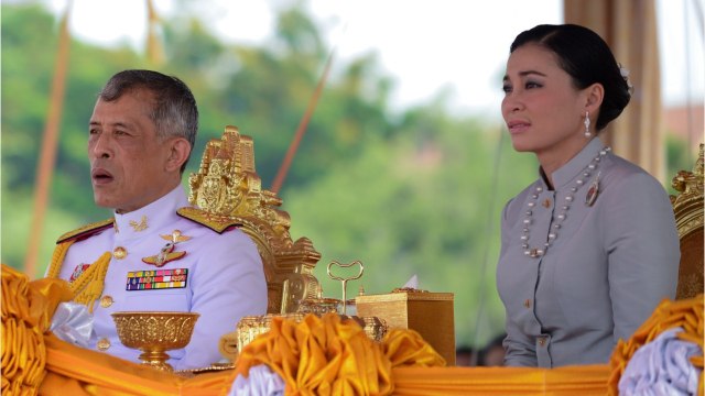 GALA VIDEO - « L’enfer sur terre : ce que la concubine du roi de Thaïlande ne dit pas sur sa détention