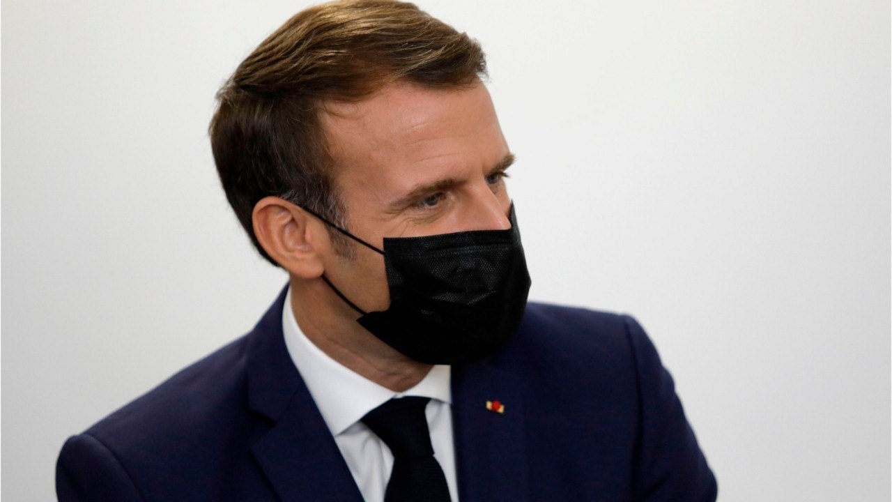 GALA VIDEO - « Une vraie pipelette " : Emmanuel Macron agace