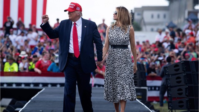 GALA VIDÉO - « Melania peut venir ? : quand Donald Trump tente d’imposer sa femme à Emmanuel Macron
