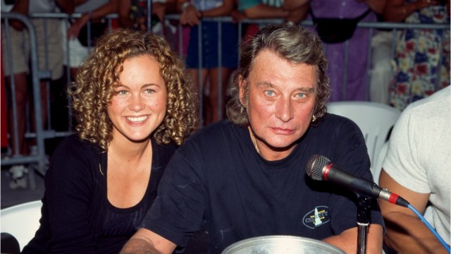 GALA VIDEO - L’antisèche people – Laeticia Hallyday a appris l’infidélité de Johnny dans la presse people