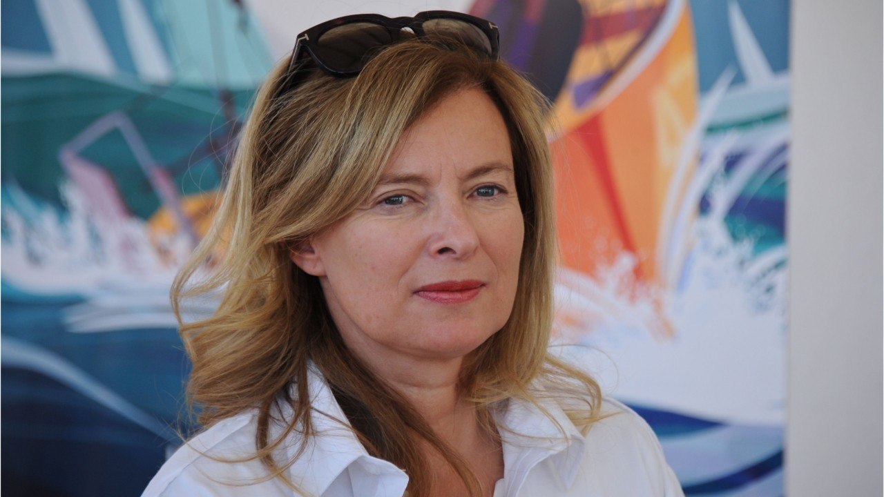 GALA VIDEO - Valérie Trierweiler cinglante avec François Hollande : « Il n'a vraiment rien à foutre ! "