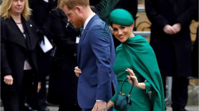 GALA VIDÉO - Vexation pour Meghan Markle et Harry : Elizabeth II va de nouveau imposer ses héritiers directs sur une photo