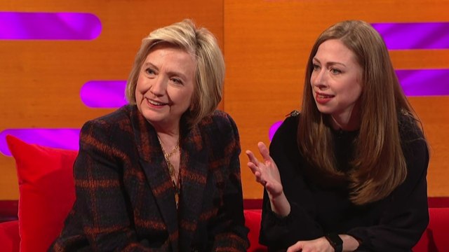 GALA VIDEO - Chelsea Clinton déchaîne ses coups contre Ivanka Trump, son ex-amie.