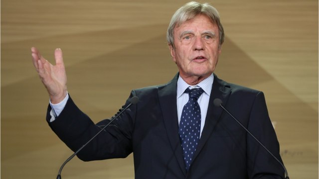 GALA VIDEO - Bernard Kouchner : qui est Evelyne Pisier, sa première épouse ?