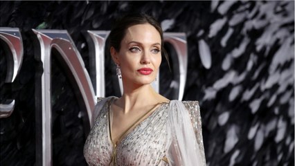 GALA VIDÉO - Angelina Jolie : cette condition qu'elle a imposée à Brad Pitt pour revoir leur enfants (2)