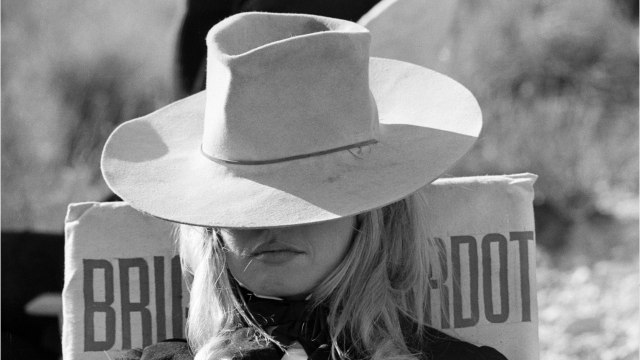 GALA VIDEO - Flashback : quand Brigitte Bardot refusait les avances de Sean Connery.