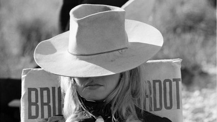 GALA VIDEO - Flashback : quand Brigitte Bardot refusait les avances de Sean Connery.