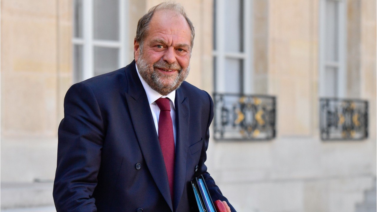 GALA VIDEO - « Un beauf qui veut qu’on le laisse fumer " : Éric Dupond-Moretti le ministre qui dérange