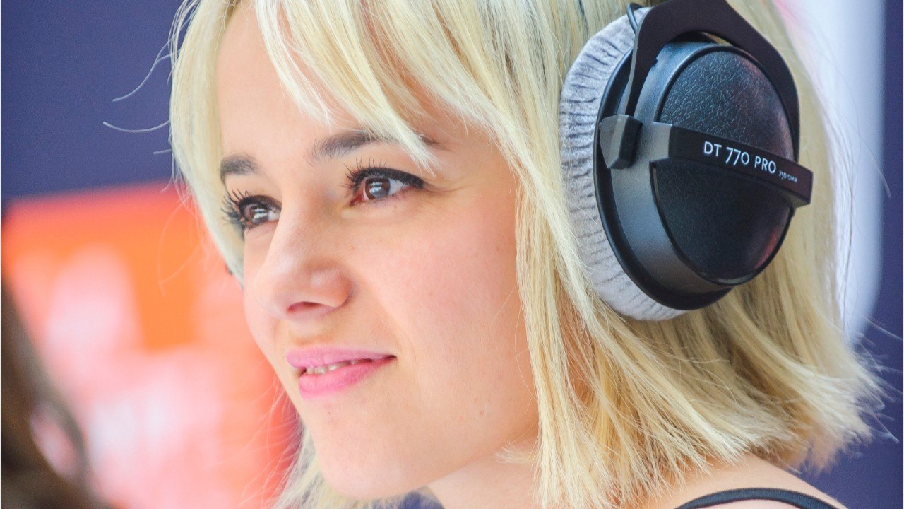 GALA VIDEO - Alizée : sa petite Maggy, trop mignonne quand il s’agit de faire du « rangement "…