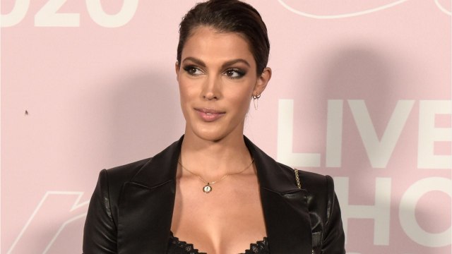 GALA VIDEO - Iris Mittenaere “d’humeur taquine”, elle se lâche et se la joue coquine avec Nikos Aliagas.