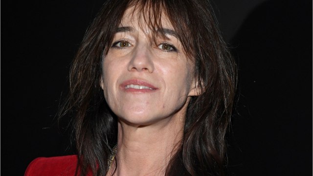 GALA VIDEO - Charlotte Gainsbourg partage un cliché de sa fille Joe, 9 ans et déjà fan de mode.