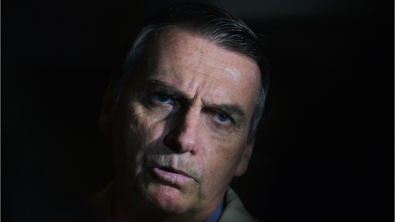 GALA VIDEO - Bolsonaro, qui avait insulté Brigitte Macron, menace un journaliste : « J'ai envie de te fermer la gueule à coups de poings ".