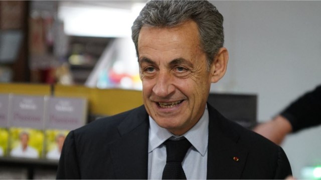 GALA VIDEO - Nicolas Sarkozy en extase devant Catherine Deneuve : leur étonnante rencontre à l’Elysée