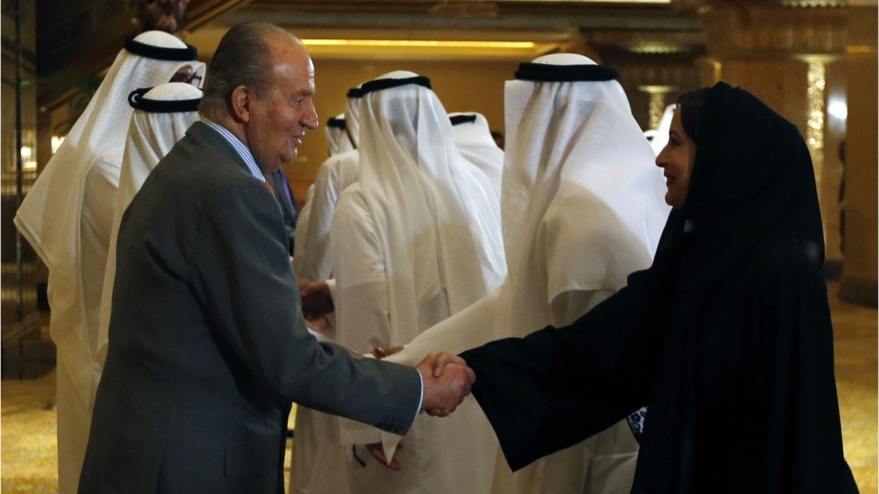 GALA VIDEO - Juan Carlos réfugié à Abu Dhabi : cette vie de palace qui fait déjà parler.