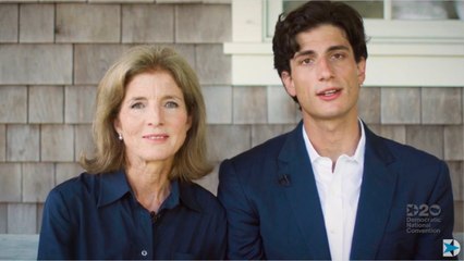 GALA VIDEO - John F. Kennedy : son petit-fils Jack Schlossberg fait tourner les têtes