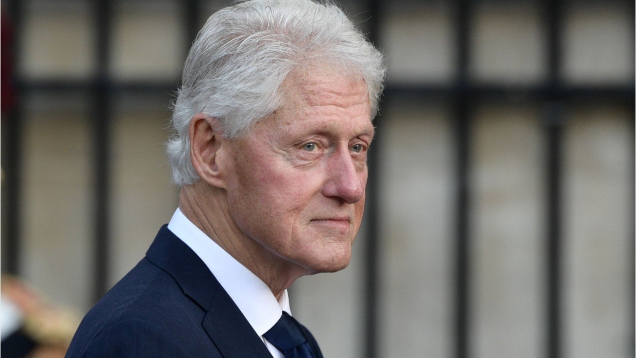 GALA VIDÉO - Bill Clinton mêlé à l’affaire Epstein : ces photos accablantes