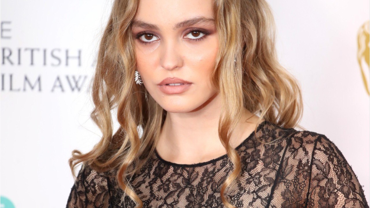 GALA VIDEO - Lily-Rose Depp : son ex-belle-mère Amber Heard dévoile des SMS gênants