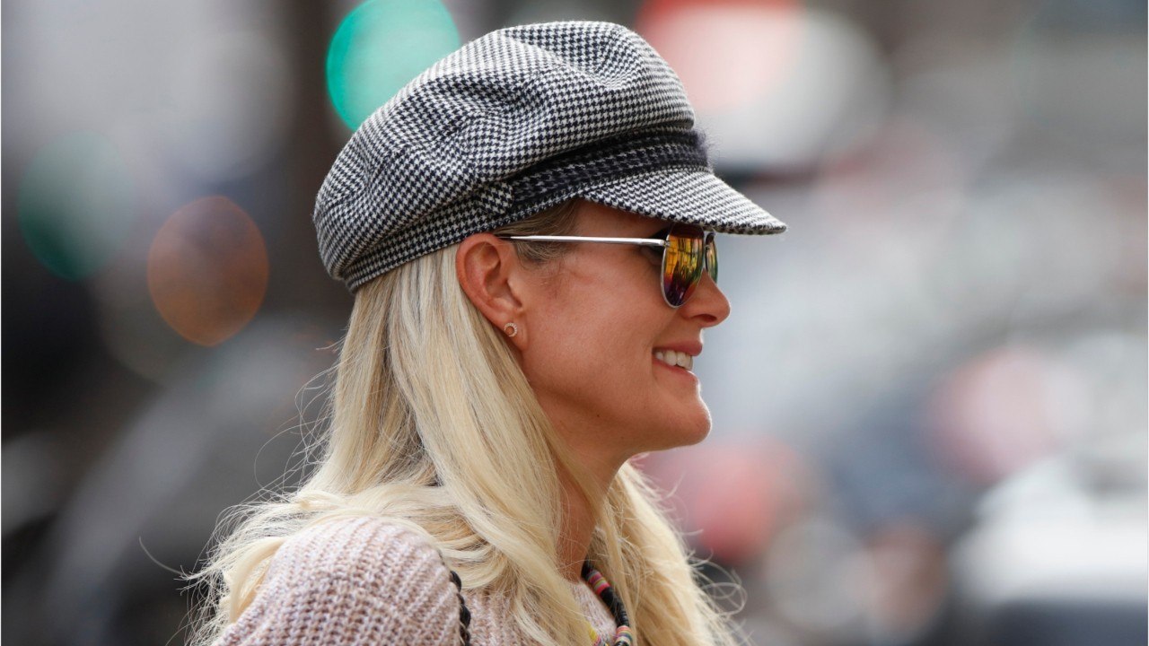 GALA VIDÉO - Laeticia Hallyday se refait une beauté, en blond bébé