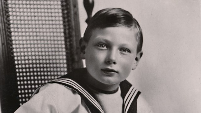 GALA VIDEO - Elizabeth II : qui était le prince John, son oncle caché et tragiquement décédé ?